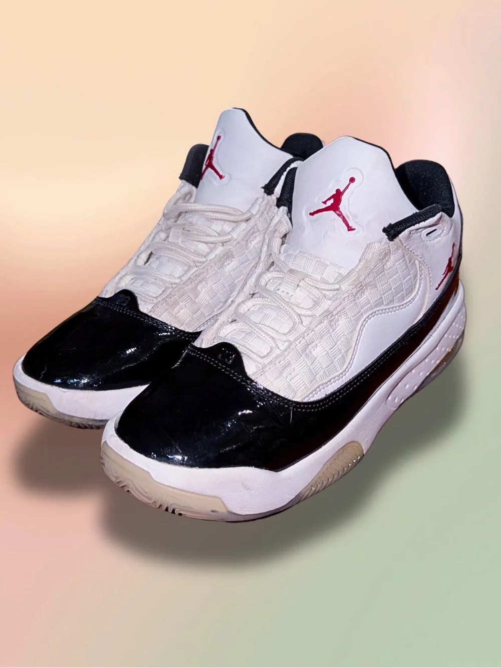 Jordan Max Aura 2 GS White Black Gym Red Basketball Shoes Size 4Y CN8094-102